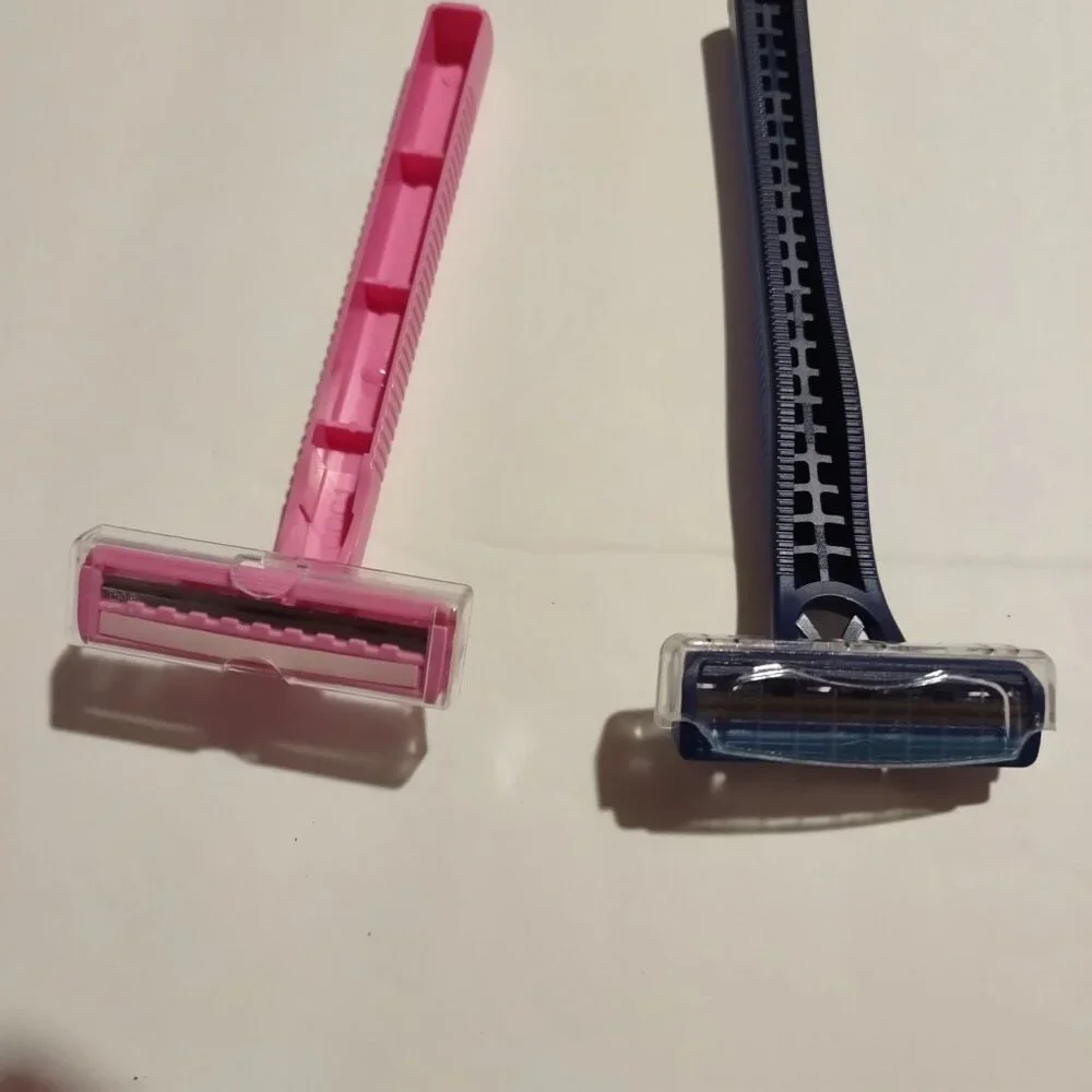 DISPOSABLE RAZORS- LOT-NEW -TOTAL OF 15-NEW